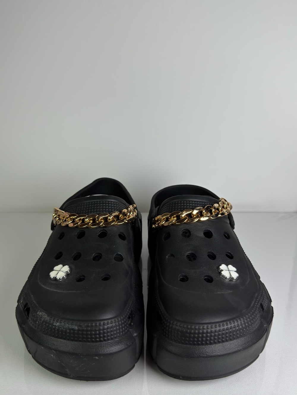 🔥🩴Women’s Black Clog Shoes with Gold Chain Accent